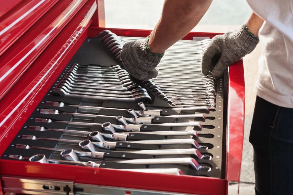 organização e limpeza de Ferramentas e bancadas nas oficinas mecânicas