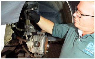 Obstruir o flexível com o alicate próprio para este uso.